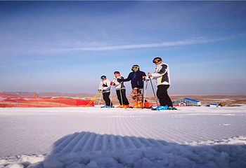 巩留县冰雪运动中心滑雪场第 3 张图片