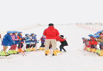 鹤鸣湖滑雪场第 6 张图片