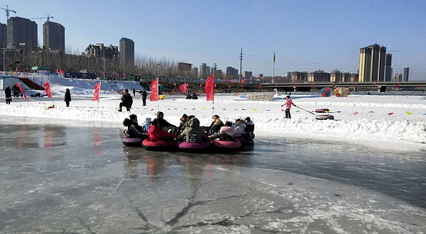 鞍山万水河冰雪大世界