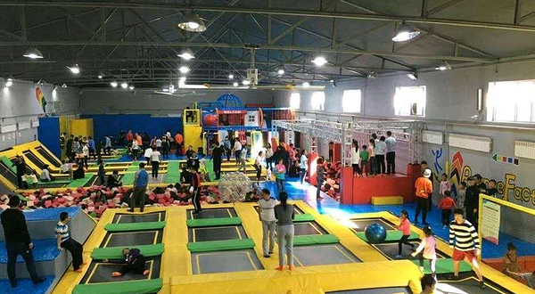 反弹工厂蹦床馆（哈西红场店）