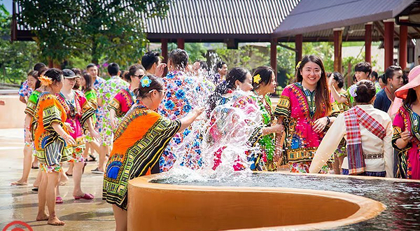 芭堤雅泰他尼民俗表演
