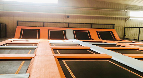 跳跳堂蹦床公园