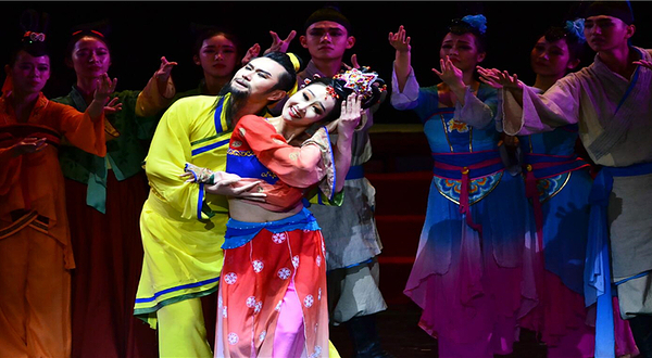 《丝路花雨》演出