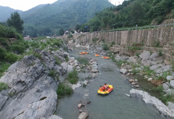嶂石岩峡谷漂流第 2 张图片