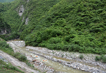 重庆溶洞谷漂流第 12 张图片