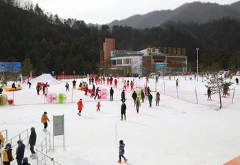 紫柏山国际滑雪场第 13 张图片