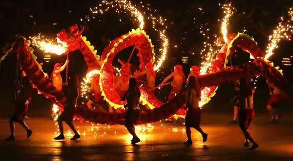 安仁非遗铜梁火龙展演