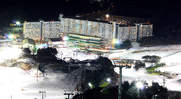 江原道WELLI HILLI PARK滑雪场