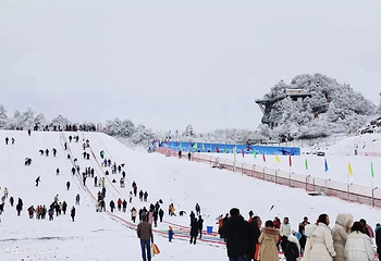 巴山罗盘顶滑雪场第 2 张图片