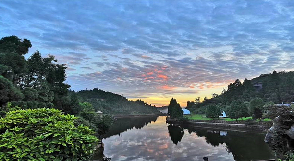 南昌梅岭洗药湖山庄