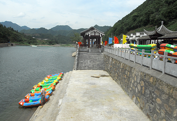 蓝水河漂流第 1 张图片