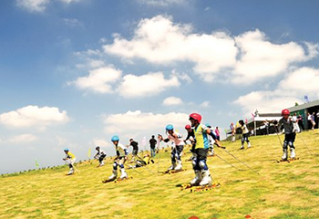 覆卮山度假村滑草场第 2 张图片