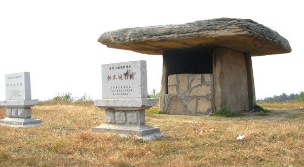 岱石山西周春秋石棚墓