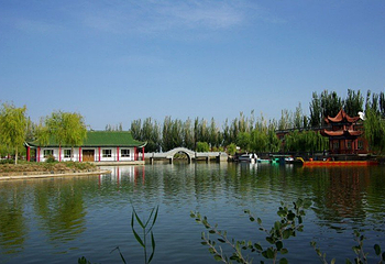 农ᅳ师塔里木祥龙湖风景区第 1 张图片