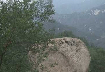 飞来石第 1 张图片
