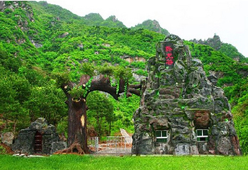 卧龙谷漂流第 1 张图片