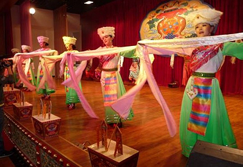 东纳餐饮演艺中心第 2 张图片