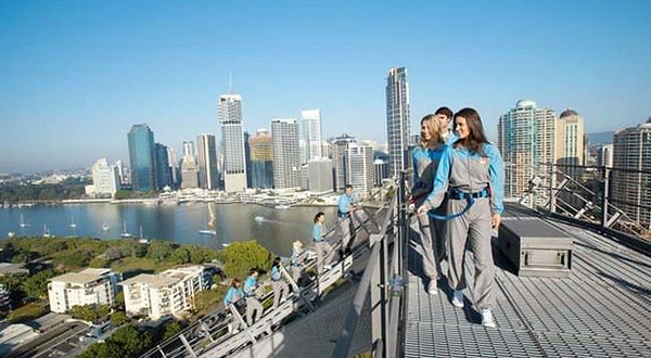 故事桥攀爬历险