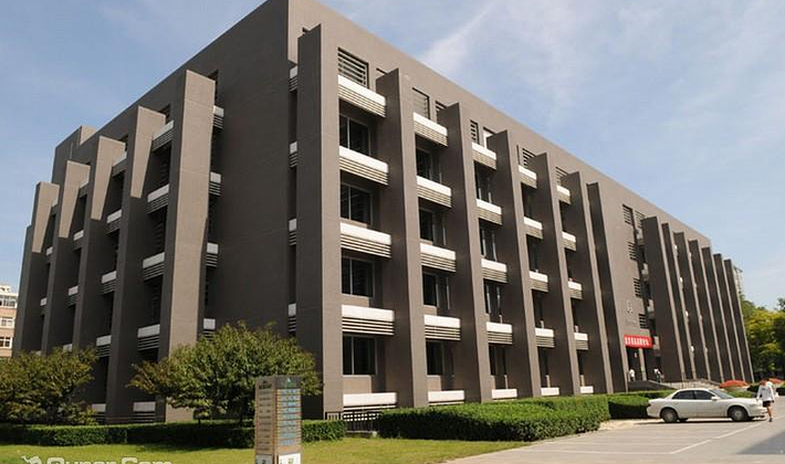 北京林业大学,简称北林,原名北京林学院,是北京学院路八大学院之一.