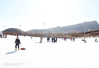 玉泉山戏雪乐园第 1 张图片