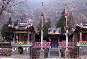 拦道石红色生态风景区第 1 张图片