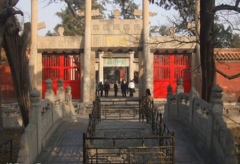 圣府大门第 1 张图片