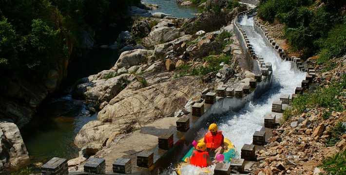 清远佛冈龙啸峡漂流