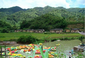 岑洞峡谷漂流第 5 张图片