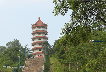 桂东南抗日武装起义纪念塔第 1 张图片