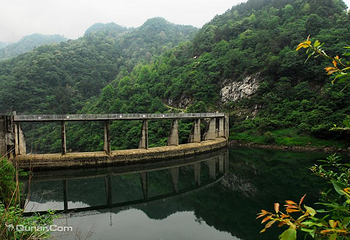 燕子河大峡谷第 3 张图片