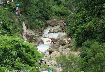 岑洞峡谷漂流第 3 张图片
