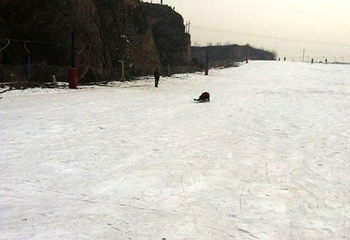 东岭滑雪场第 4 张图片
