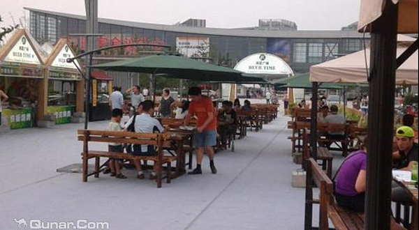 新奥月色码头消夏广场