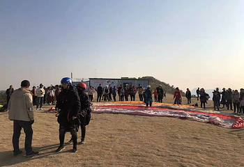 胡哥旅游柳州螺蛳粉滑翔伞基地第 2 张图片