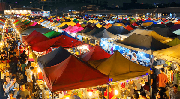 火车夜市-Train Night Market