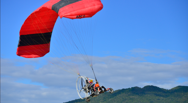 亚龙湾动力滑翔伞飞行营地