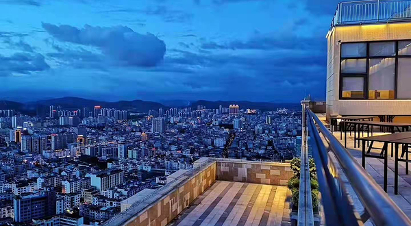 东兴华美达龙腾阁观景平台