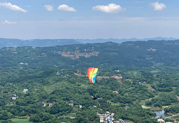 极海-南山南滑翔伞基地第 4 张图片