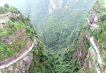 巴勒瑶族高山玻璃栈道第 8 张图片