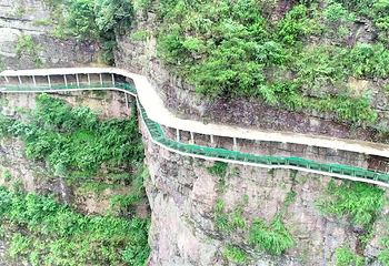 巴勒瑶族高山玻璃栈道第 6 张图片