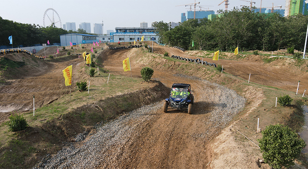 领越全地形越野驾控中心