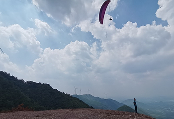 广西雷山滑翔伞航空飞行营地第 2 张图片