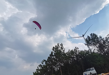 广西雷山滑翔伞航空飞行营地第 3 张图片