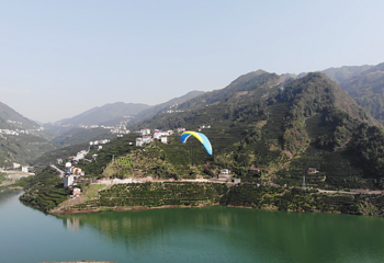 橙谷滑翔伞飞行营地第 7 张图片