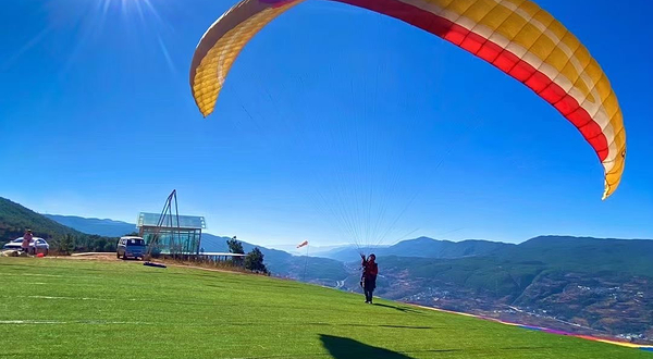 长沙石燕湖滑翔伞基地