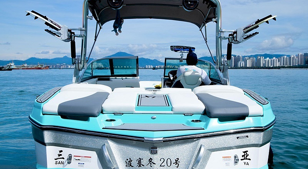 鼎豪国际尾波冲浪俱乐部