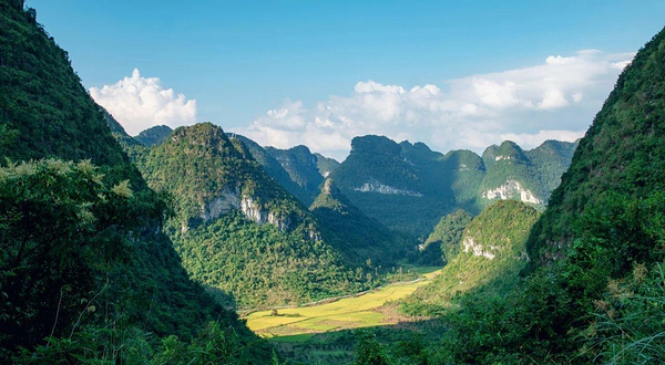 穴居部落洞穴露营地