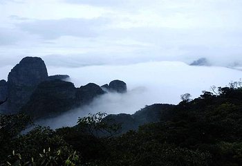 金秀圣堂山景区第 2 张图片