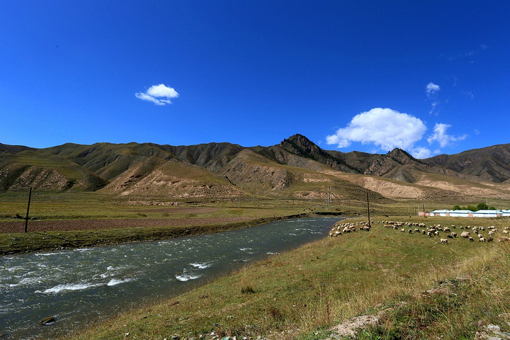 一路上,又是不断的美景,引得我们一次又一次下