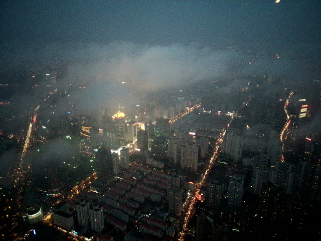 说实话上海的夜景真的没有重庆的夜景好看!这